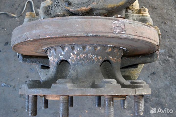 Ступица, дисковые тормоза, передний мост, правая v