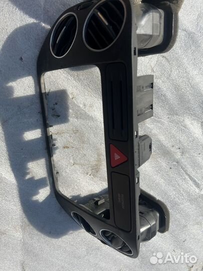 Рамка магнитолы volkswagen Golf Plus