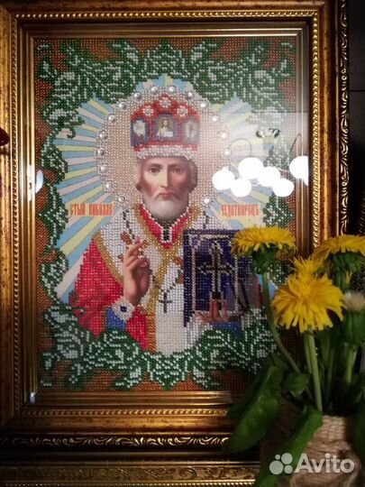 Иконы вышиты из Чешского бисера