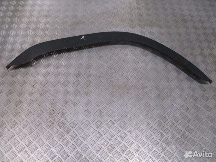 Накладка крыла правая Volvo 20529684