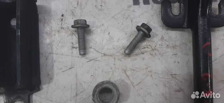 Крюк буксировочный передний левый Jeep Grand