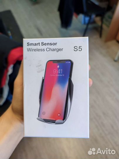 Держатель для телефона с беспроводной зарядкой