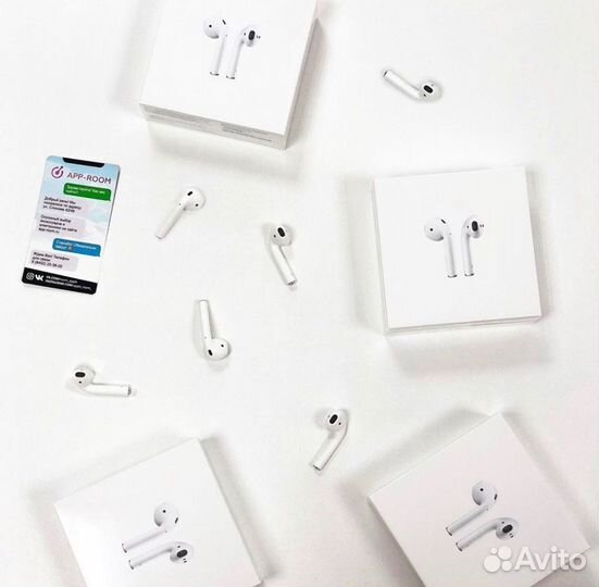 Наушник левый, правый и футляр Apple AirPods