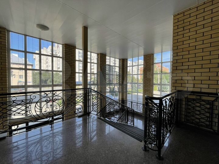 3 эт-жа в отдельно стоящ. зд-нии 1900м2