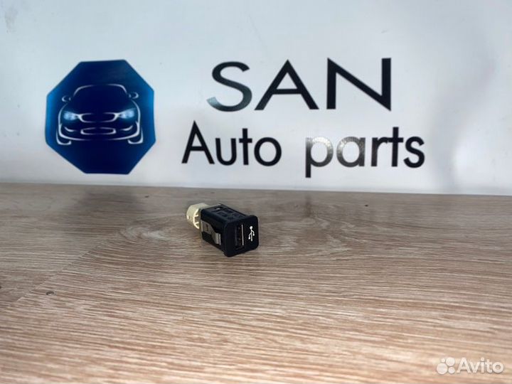 Разъем USB Bmw 5 F10 N52B30AF 2010