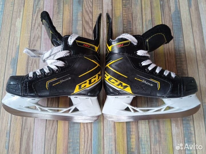 Коньки хоккейные
