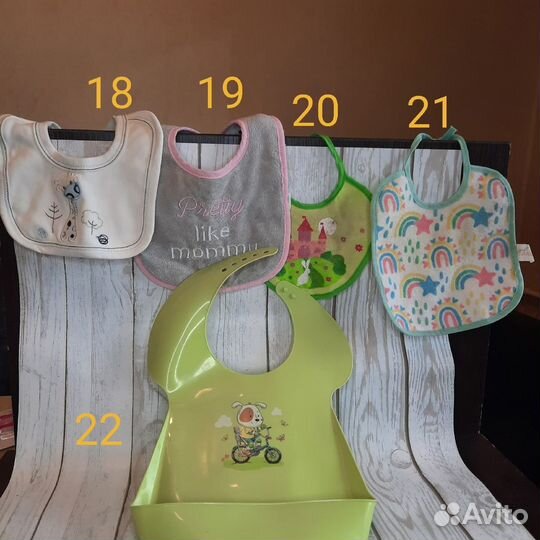 Бутылочки для кормления+термосумка+нагрудники