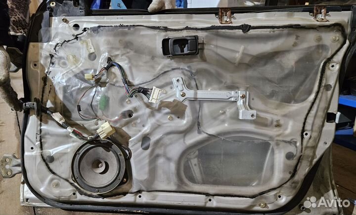 Дверь передняя правая subaru