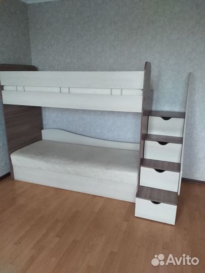 Детская двух ярусная кровать с матрасом бу