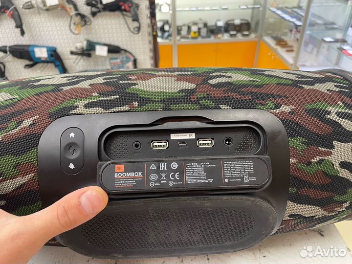 Портативная акустика JBL Boombox (спут)