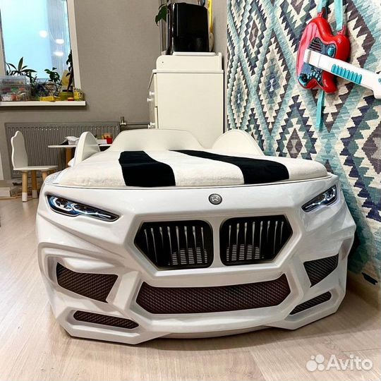 Детская кровать машина