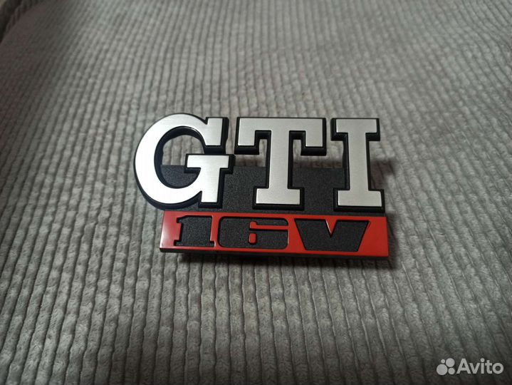 Эмблема на решетку радиатора golf GTi MK2