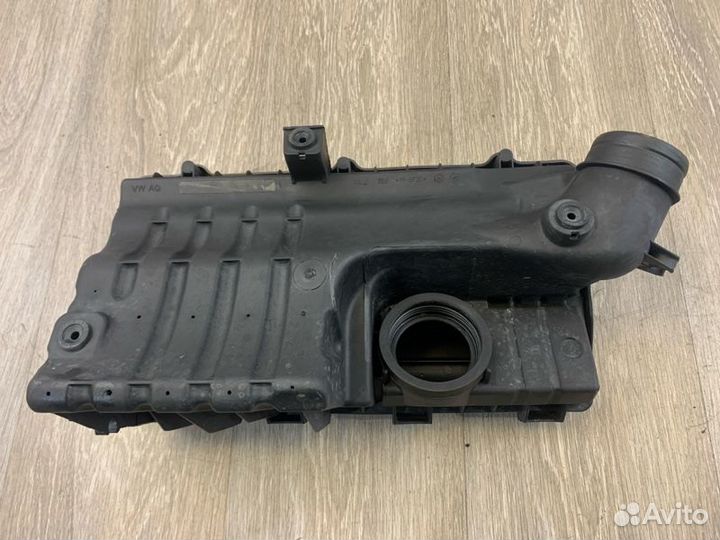 Корпус воздушного фильтра Skoda Fabia 2 1.4 cggb