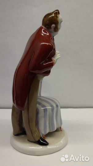 Фарфоровая статуэтка 