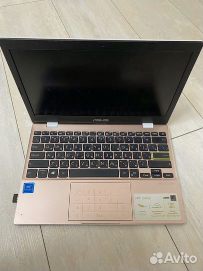 Asus e210m