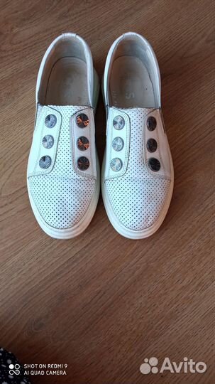 Кроссовки женские 40 размер