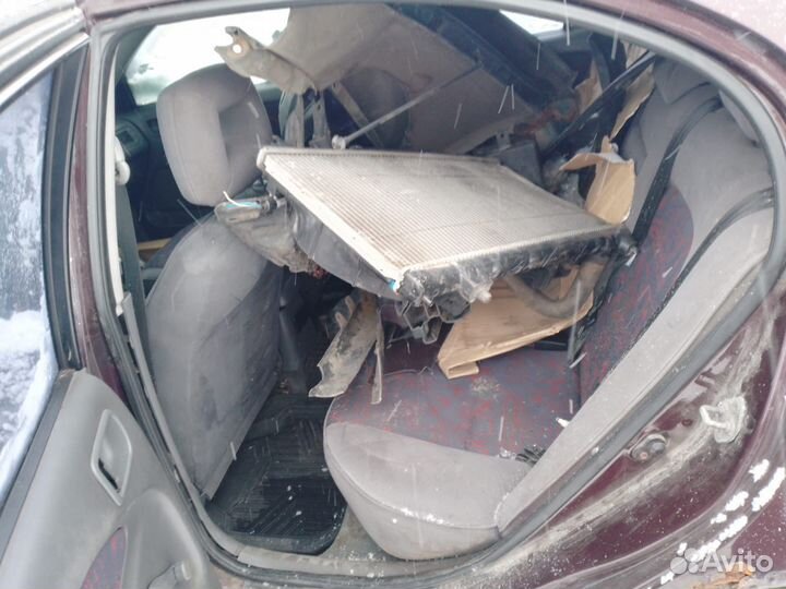 Toyota avensis t220 в разбор, по запчастям