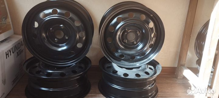 Диски на Hyundai Solaris R15 чёрный