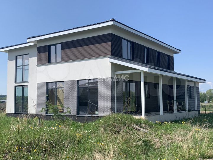 Дом 219,5 м² на участке 8 сот.