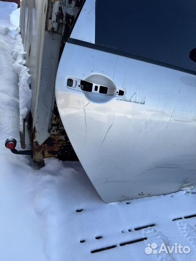 Дверь задняя правая Mitsubishi Grandis NA4W 2003