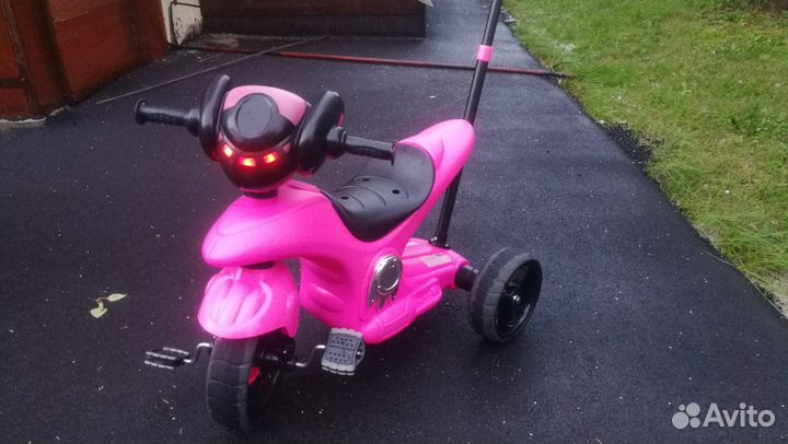 Детский велосипед с родительской ручкой