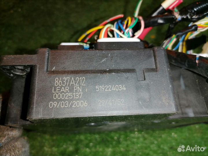 Блок предохранителей 8637A212 Mitsubishi Outlander