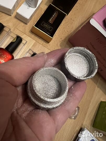 Лампа для ногтей и инструменты для маникюра