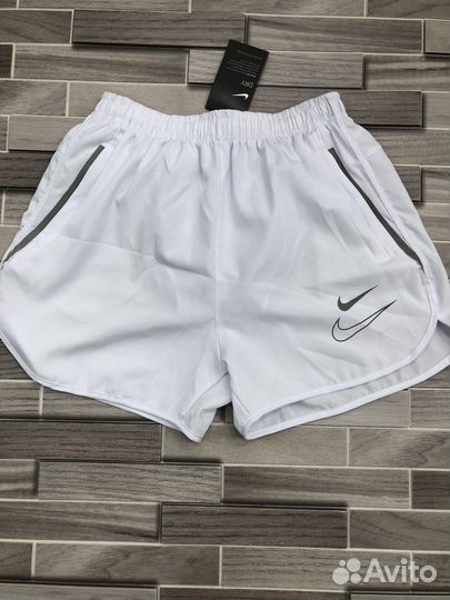 Балоневые шорты Nike