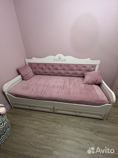 Диван кровать с комодом