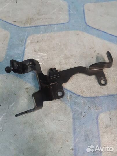 Кронштейн 06E133947E