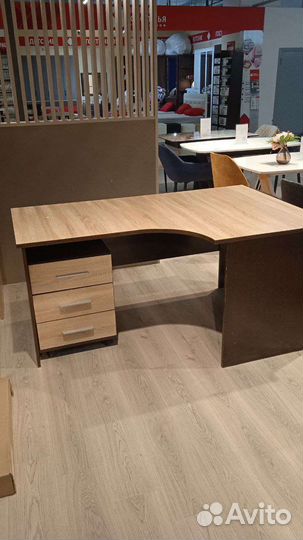 Компьютерный стол угловой
