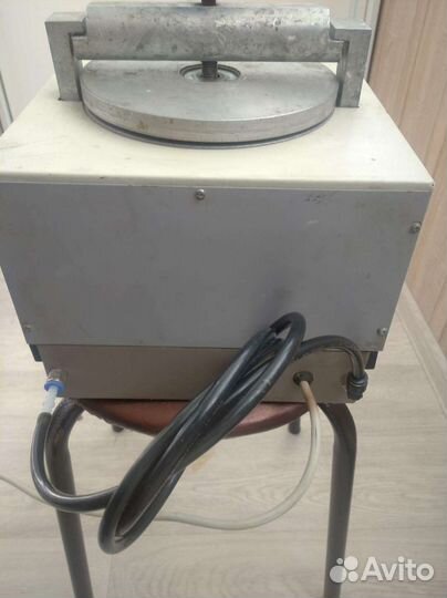 Зуботехническое оборудование.Полимеризатор