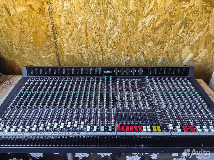 Аналоговый Микшерный пульт Soundcraft live 8/24