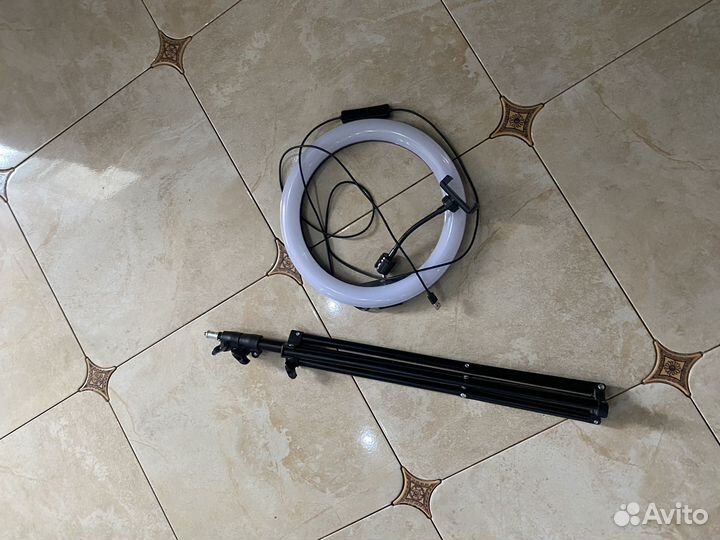 Кольцевая лампа со штативом