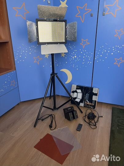 Видеосвет Yongnuo YN600L + NP-F970