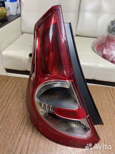 Фонарь левый Renault Sandero 1 09-14г