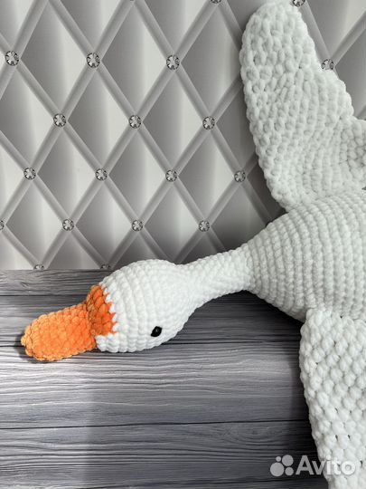 Мягкая игрушка вязаная Гусь-обнимусь