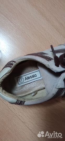 Кроссовки женские 39 размер