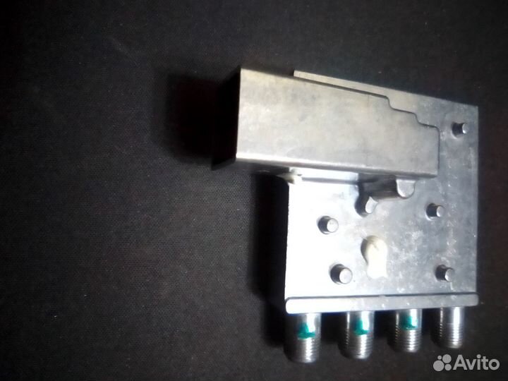Спутниковая LNB quad (KNS), линейная поляризация