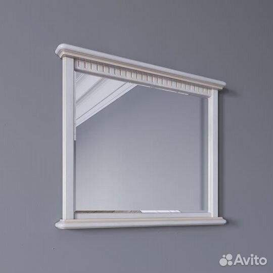 Зеркало настенное в деревянной раме эмаль Италия