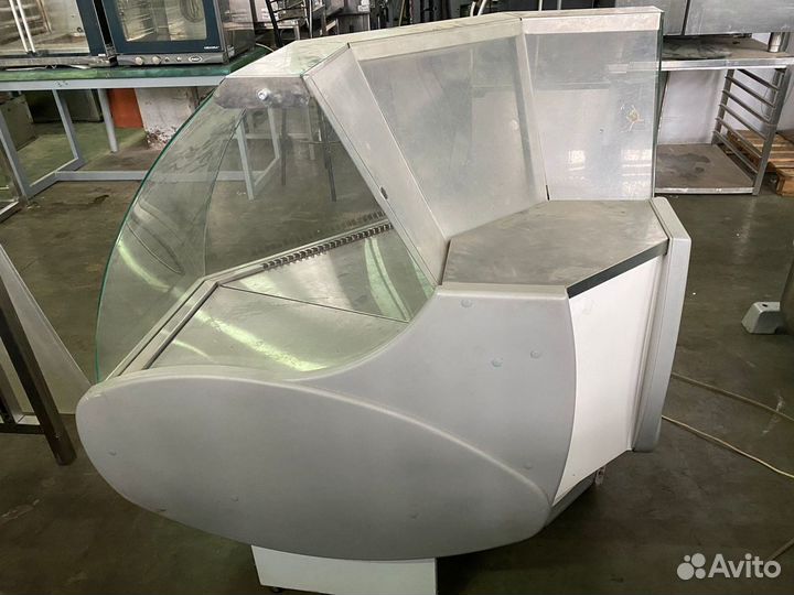 Витрина угловая