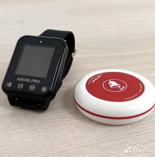 Кнопка вызова персонала и часы в салон красоты