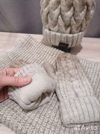 Зимний комплект шапка шарф варежки