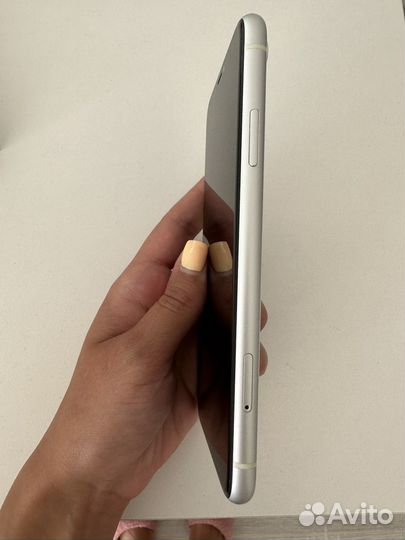 Телефон iPhone XR