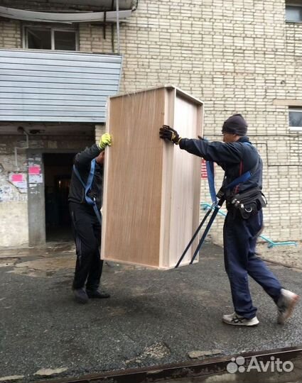 Грузчики. Бригада грузчиков. Рабочие руки