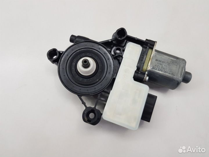 Моторчик стеклоподъемника задний левый