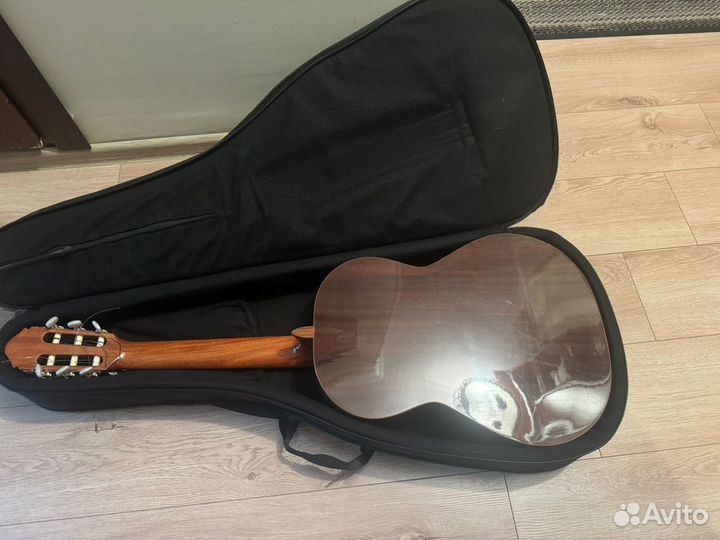 Акустическая гитара