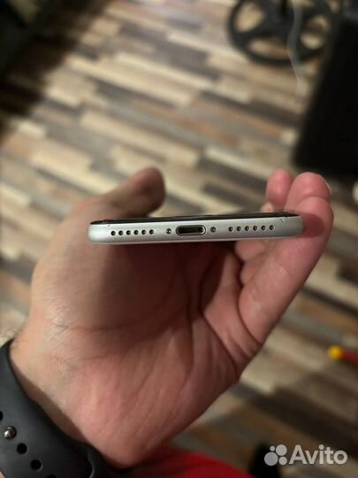 iPhone SE (2020), 64 ГБ