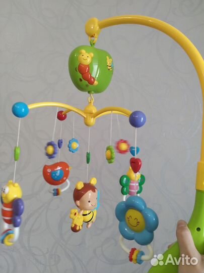 Музыкальный мобиль на кроватку