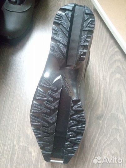 Лыжные ботинки Salomon размер EUR 44/USA 10/CM 28